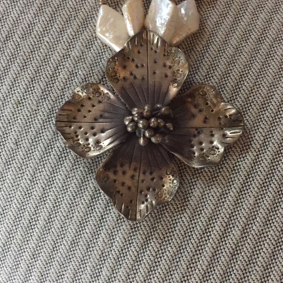 Pearl statement necklace - Picture 2 of 5